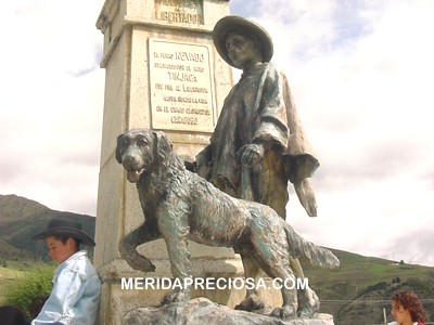 El Perro nevado junto al Indio Tinjacá. Mucuchíes. Mérida