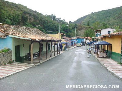 Calle Principal del Pueblo de Cacute. Foto : Jairo Orozco  07 abril 2007