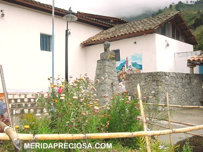 Plaza Bolvar de Cacute. Foto : Jairo Orozco  07 abril 2007