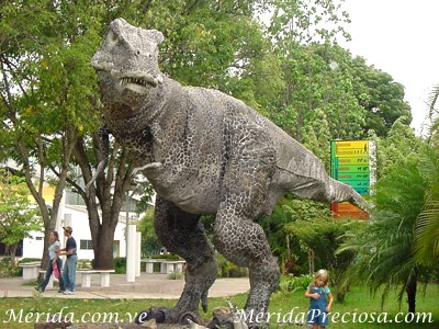 Dinosaurio mecanico en el museo de ciencia de Merida